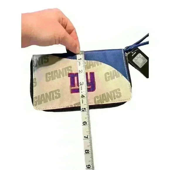 NWT New York Giants Curve Zip Organizer Wallet Wristlet NFL - Picture 4 of 15